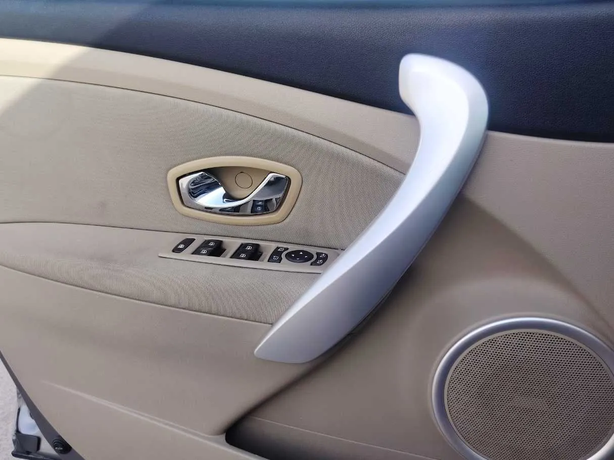 Car image 27