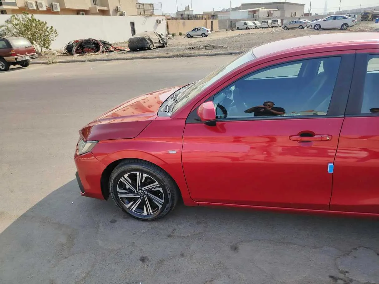 Car image 9