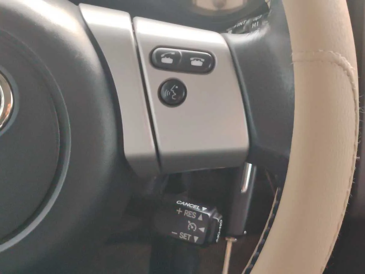 Car image 25