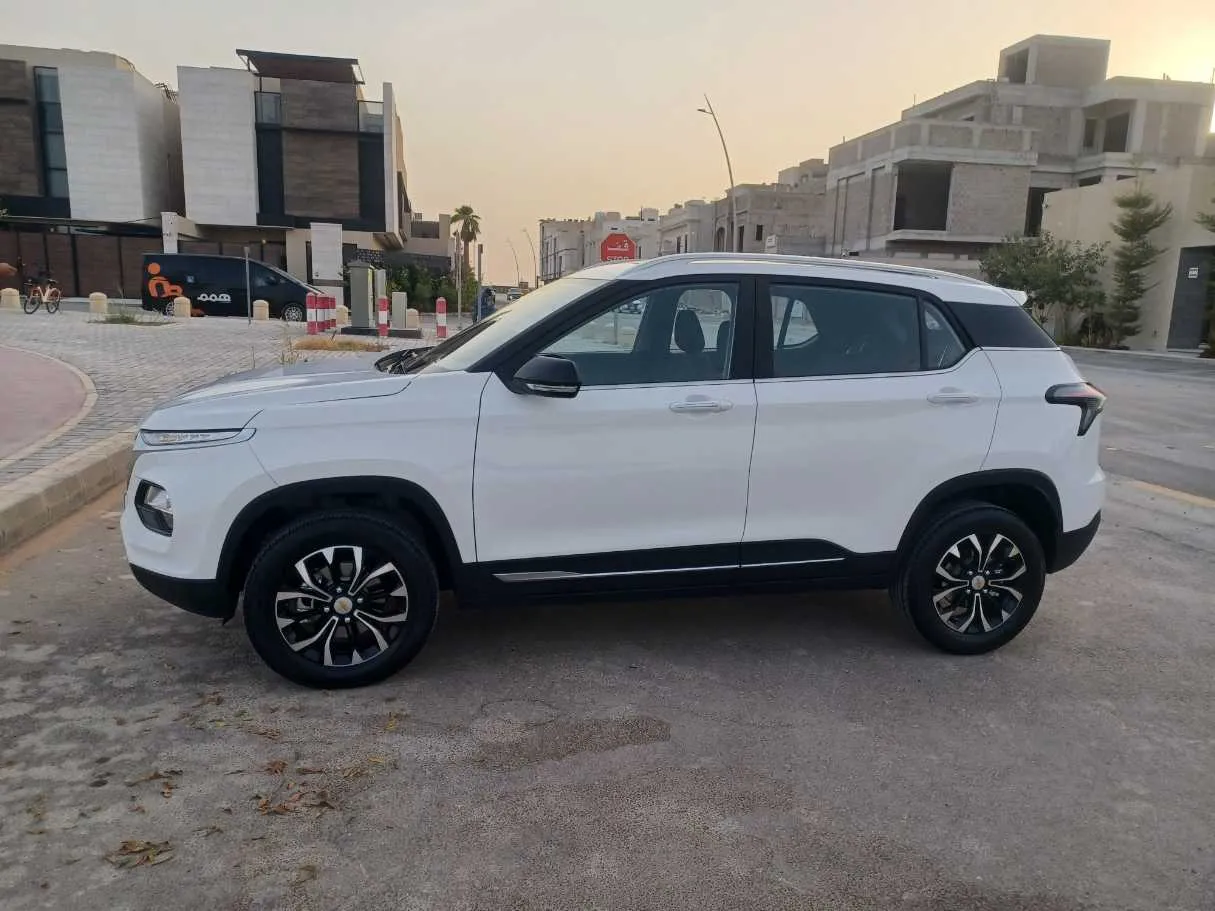 Car image 8