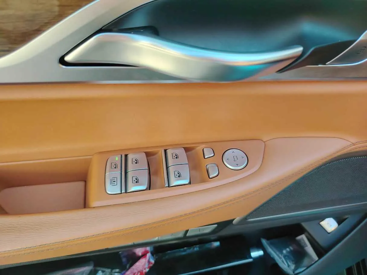 Car image 46