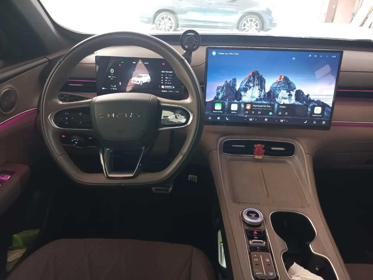 Car image 18