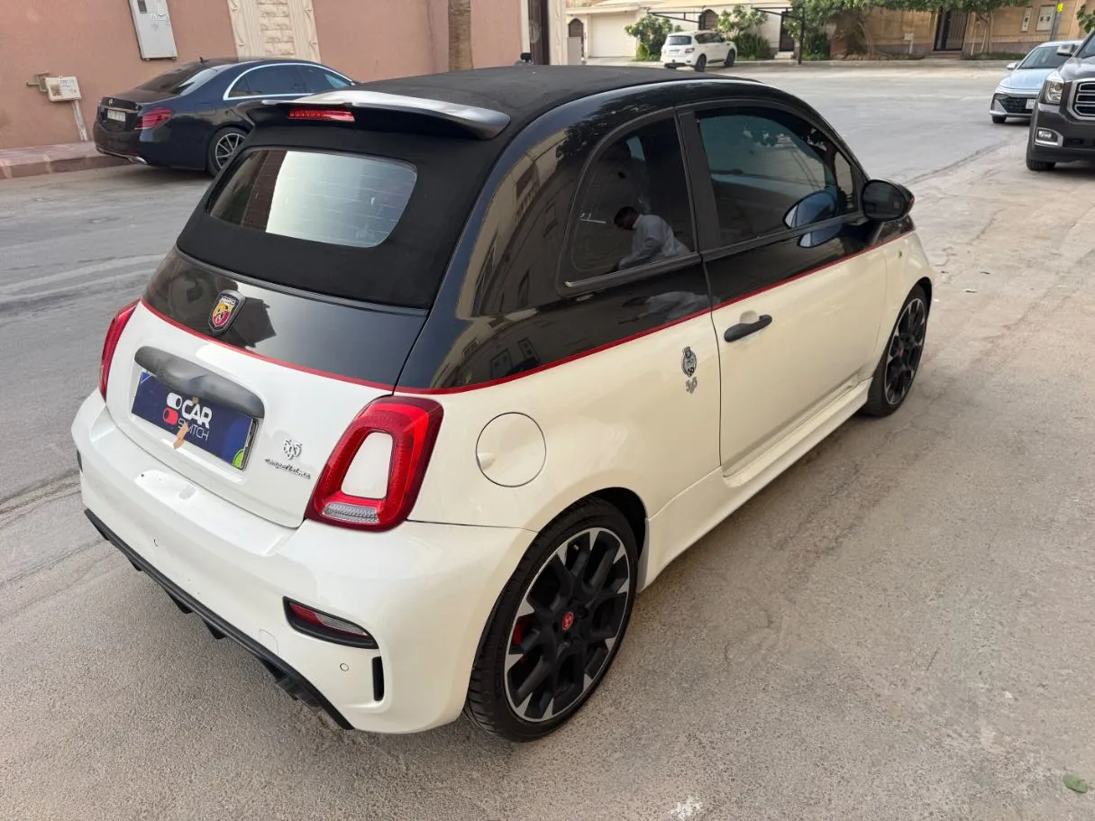Car image 5