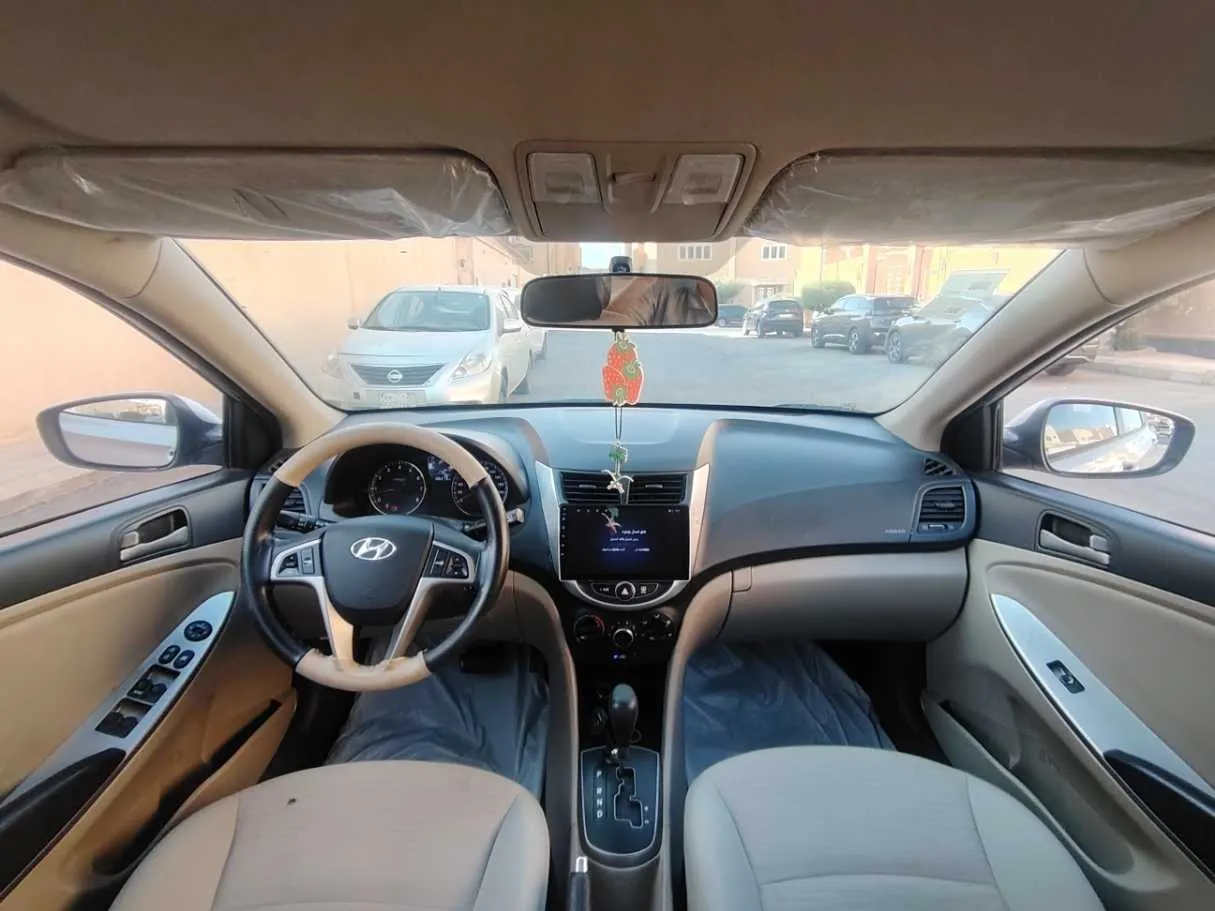 Car image 17