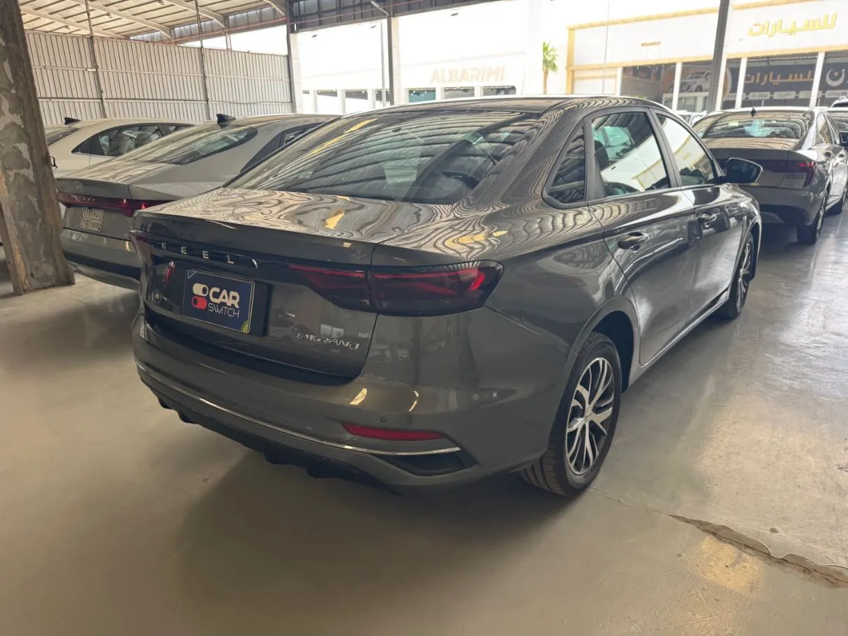 Car image 4