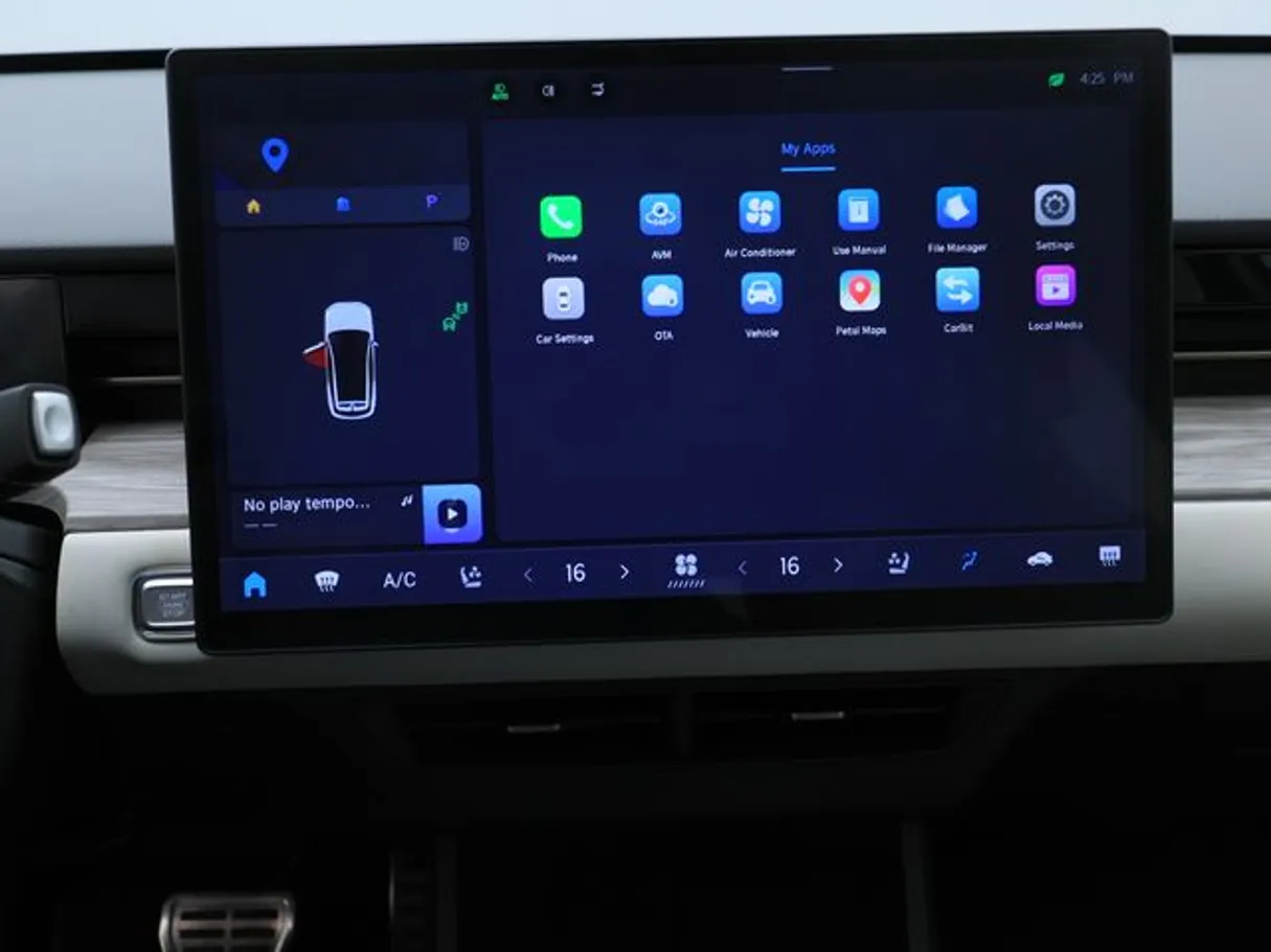 Car image 5