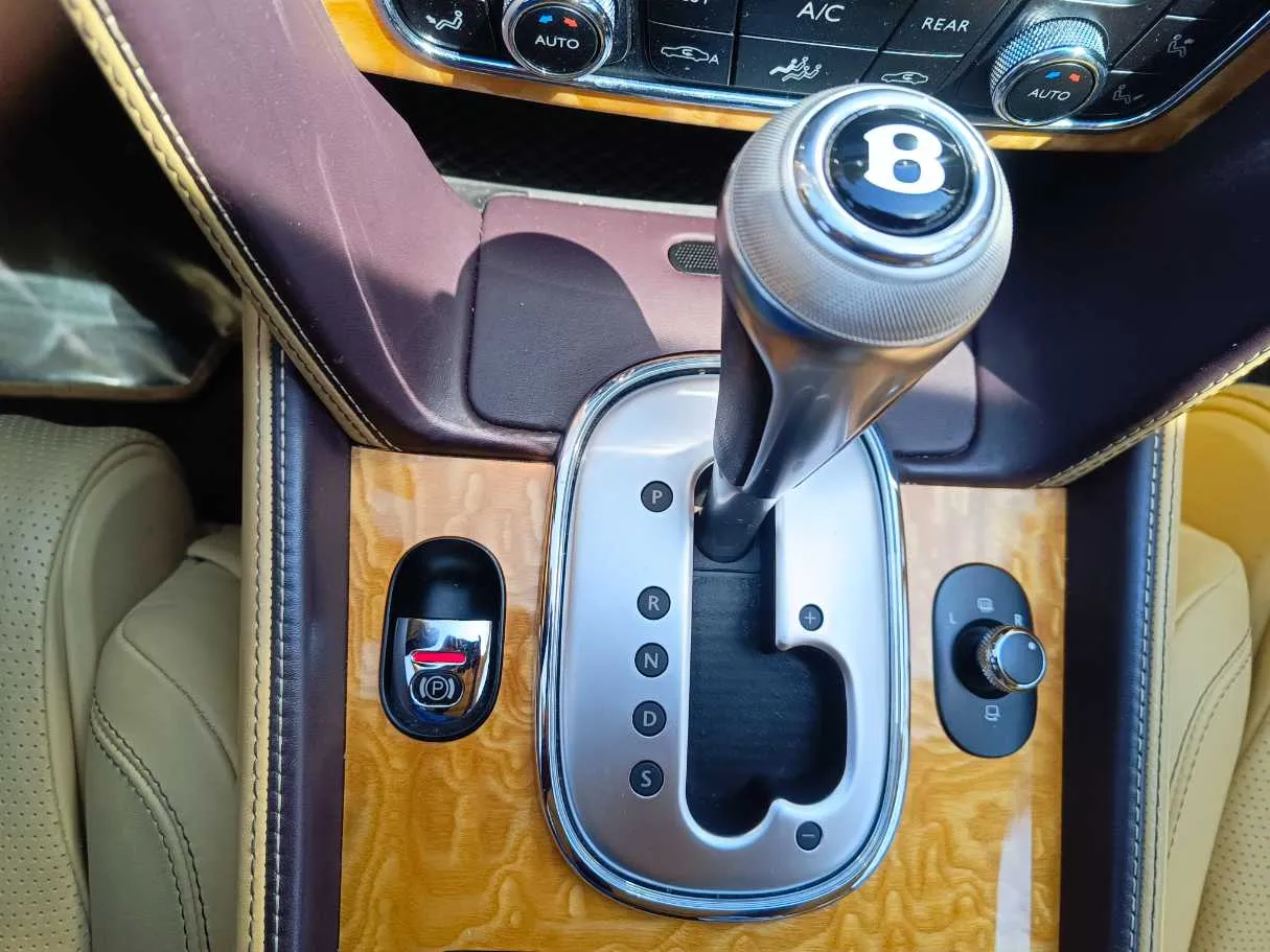 Car image 23