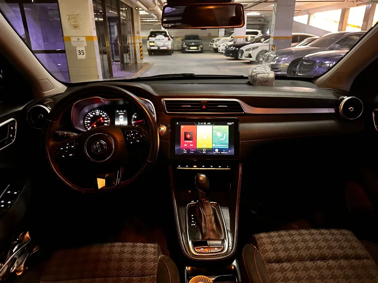 Car image 16