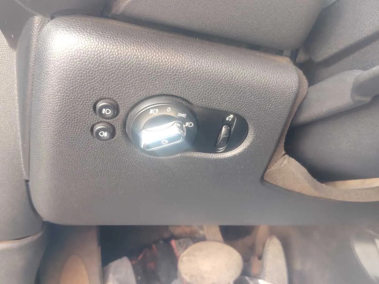 Car image 24