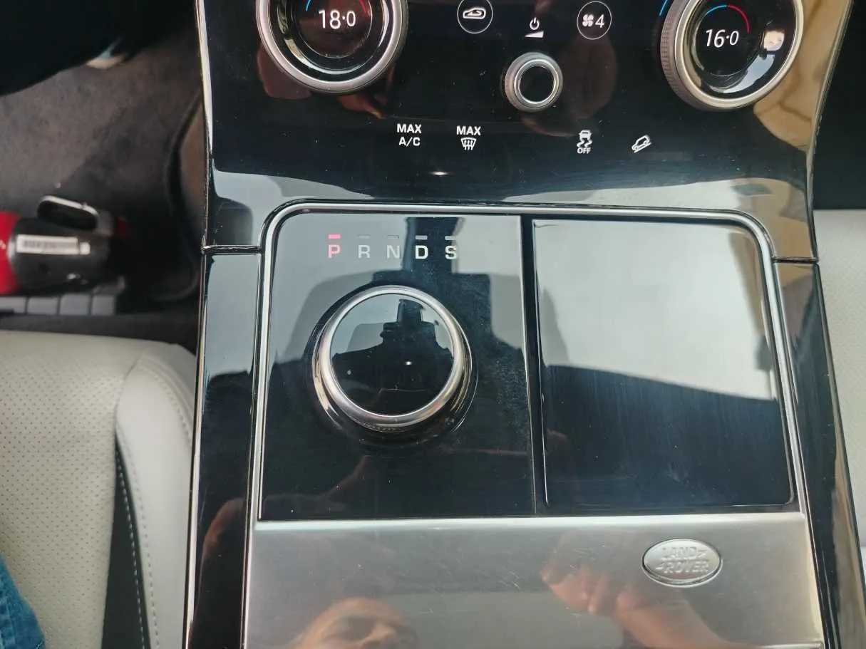 Car image 27