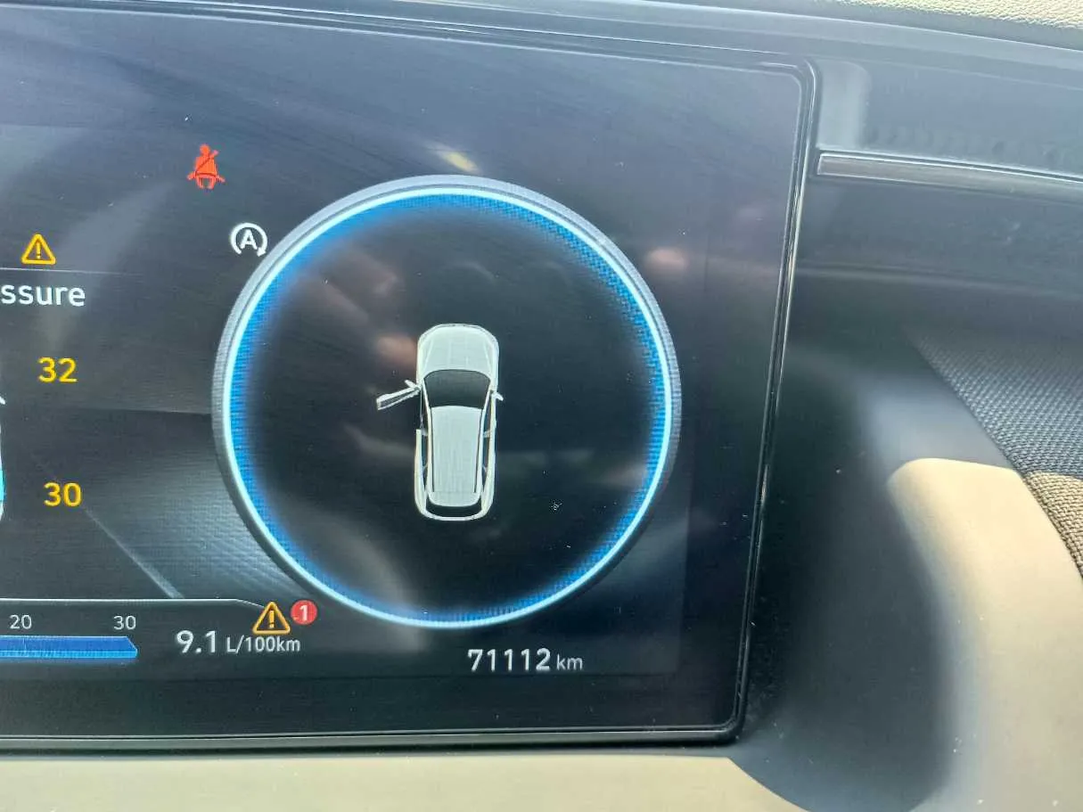 Car image 26