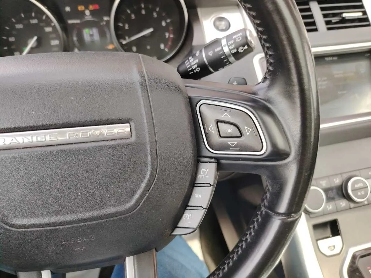 Car image 30