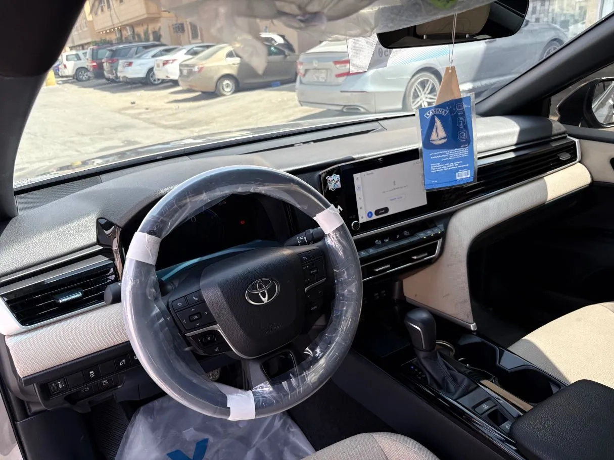 Car image 12