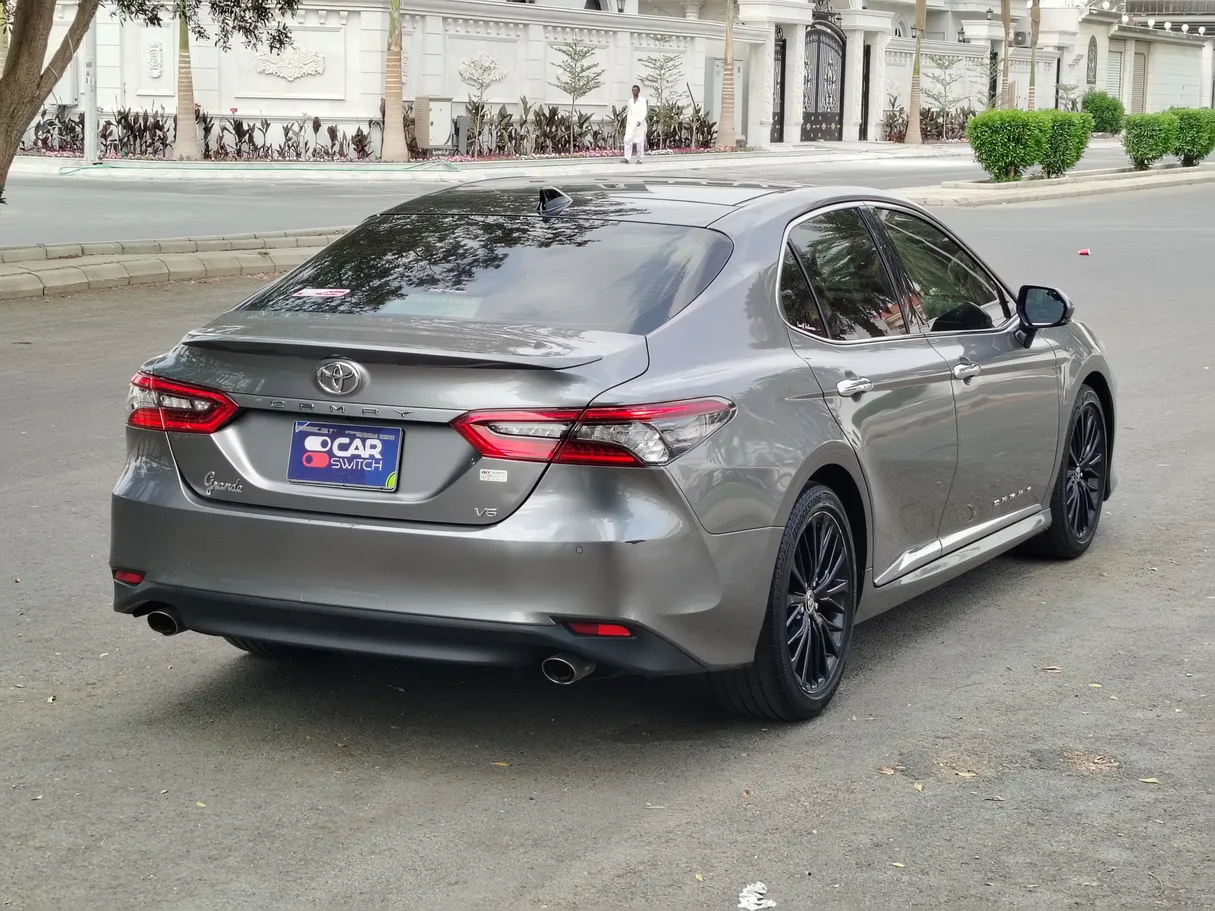 Car image 5