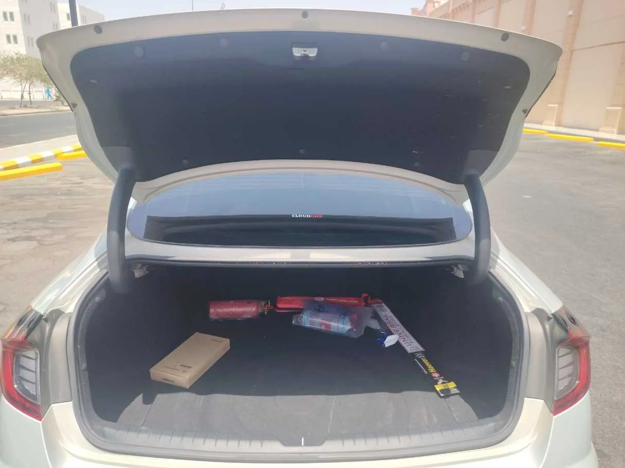Car image 24