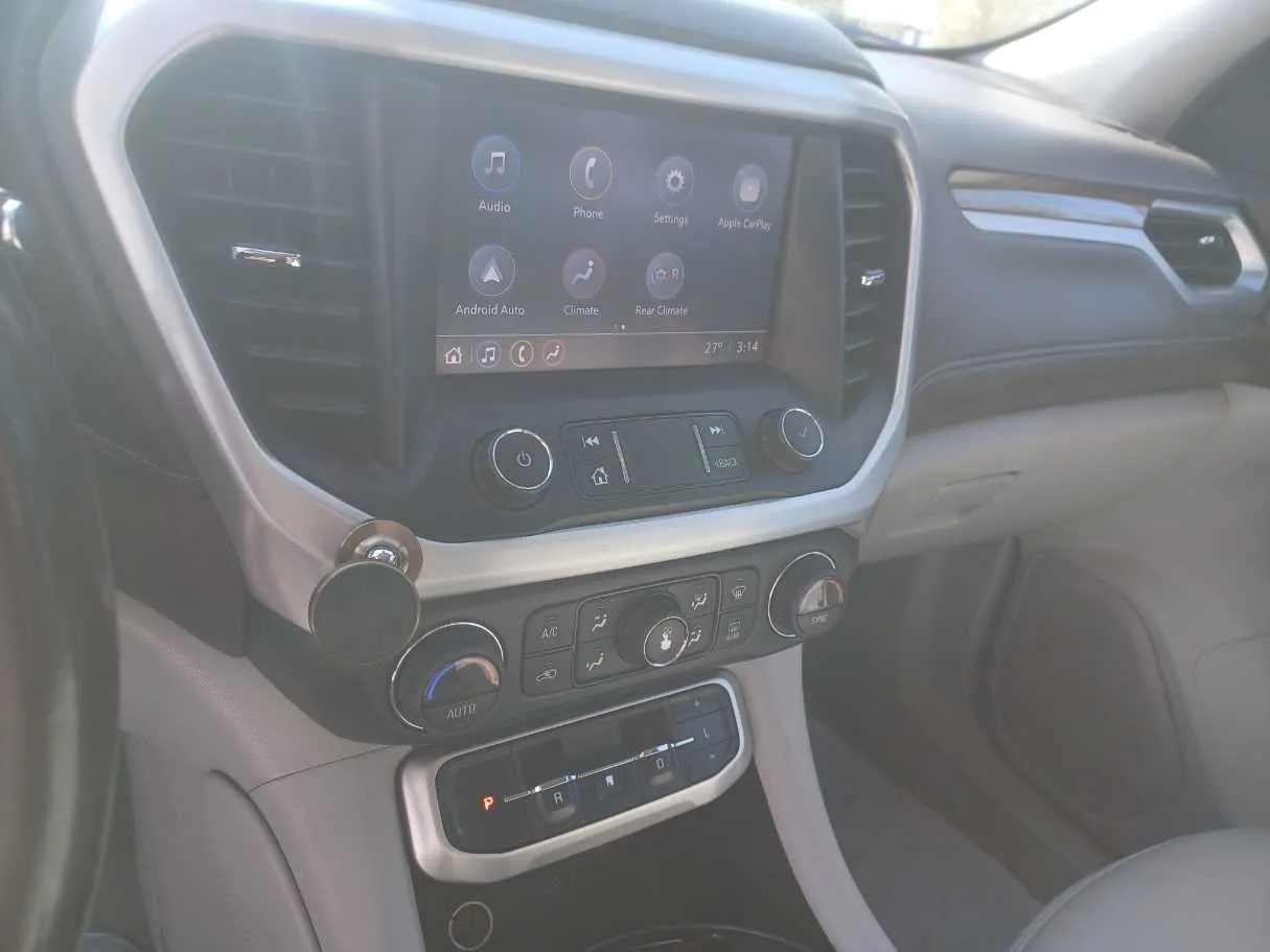 Car image 18