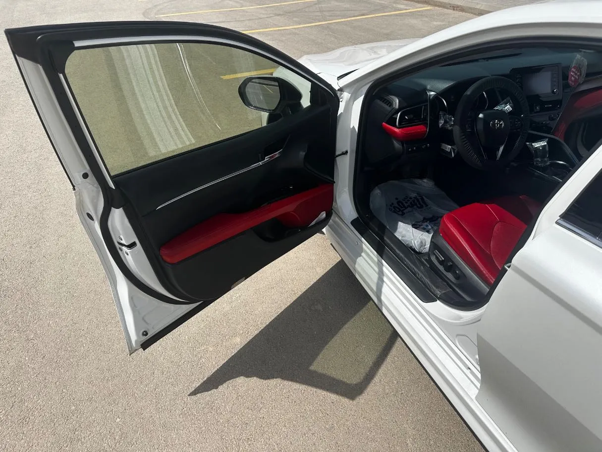 Car image 10