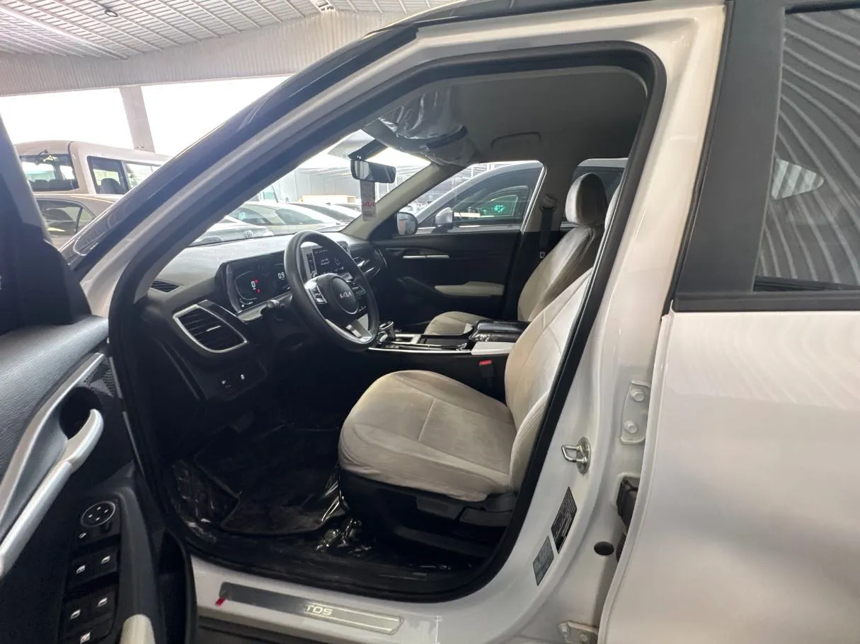 Car image 8