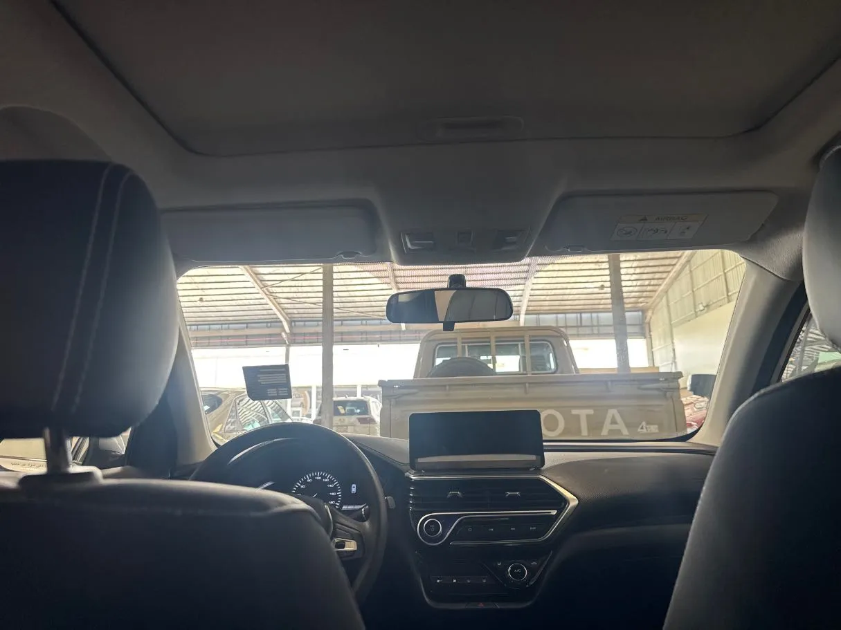 Car image 15