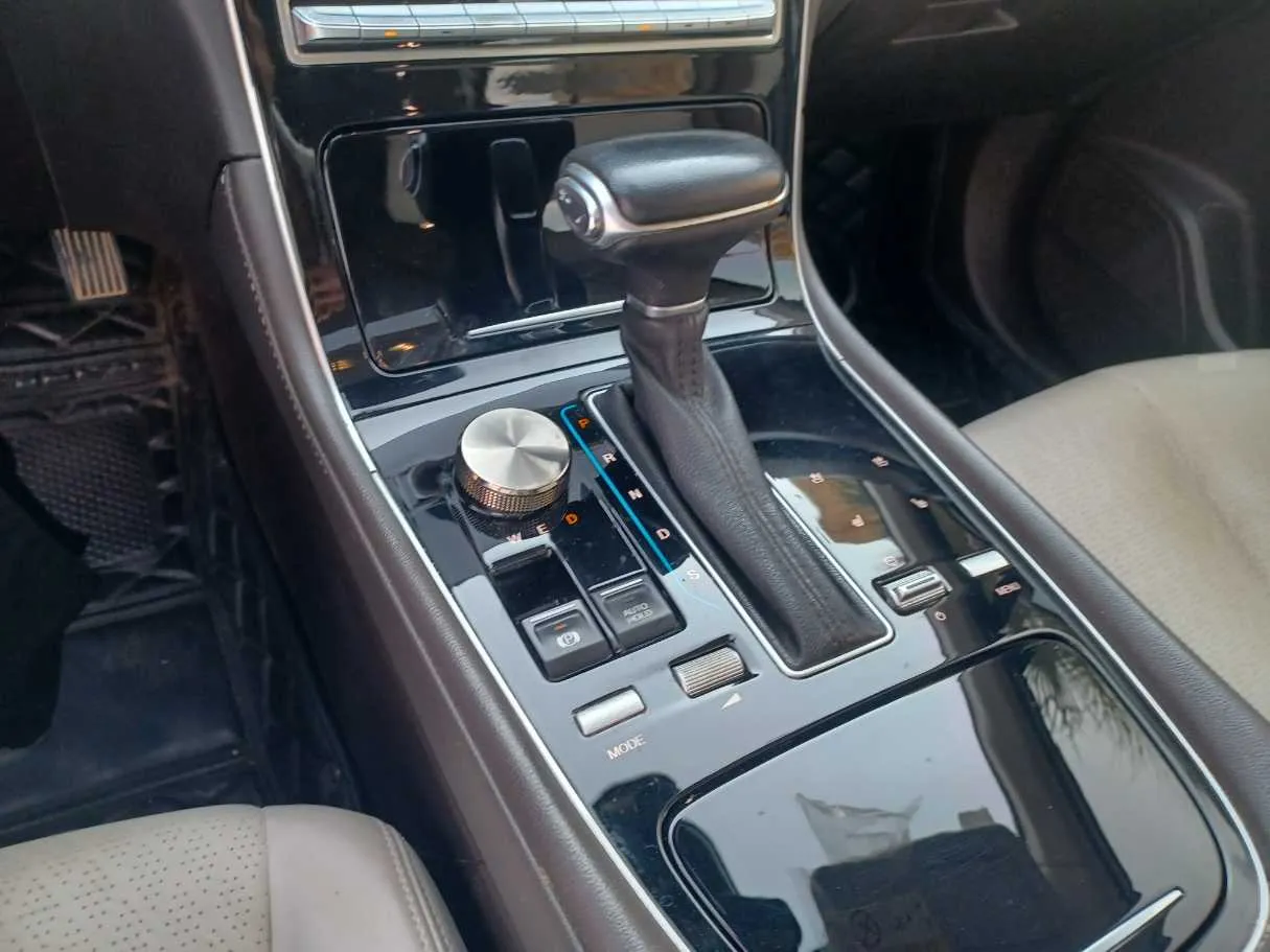Car image 17