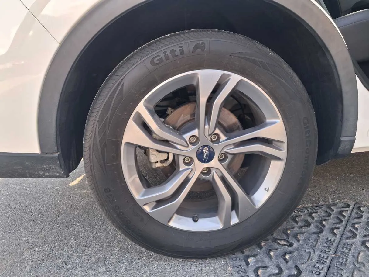 Car image 9