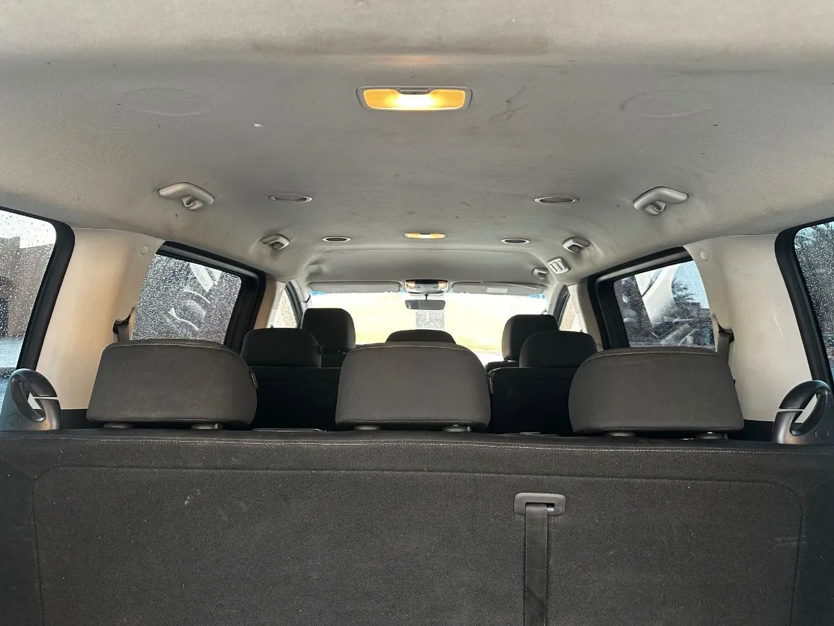 Car image 25
