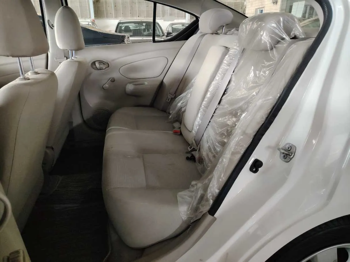 Car image 17