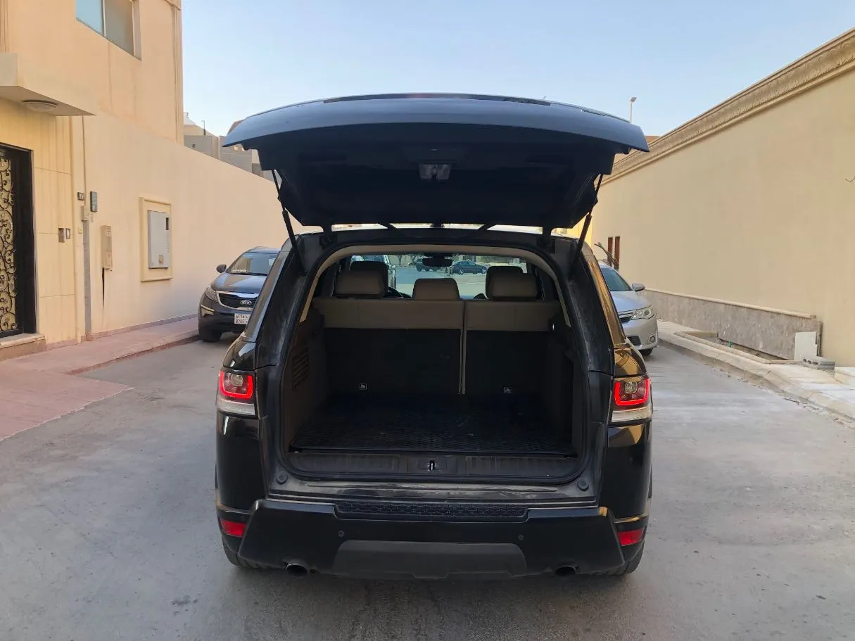Car image 19