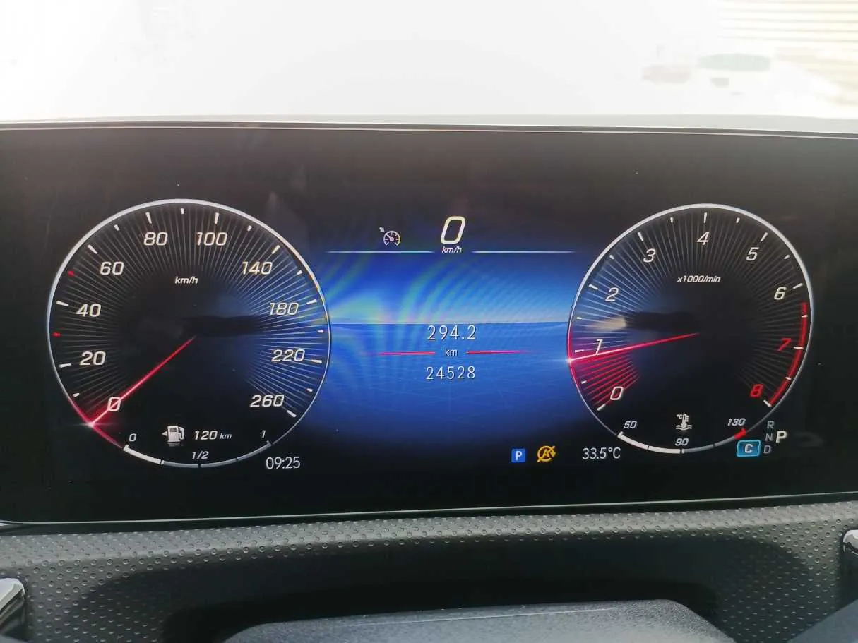 Car image 18