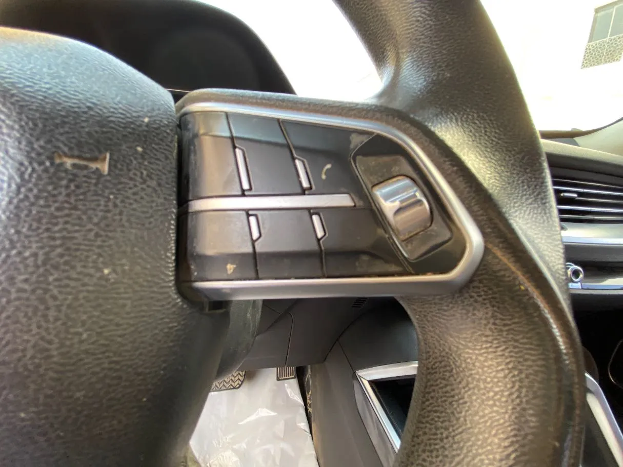 Car image 20