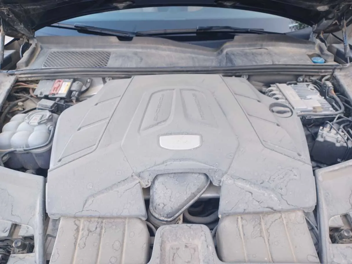 Car image 24