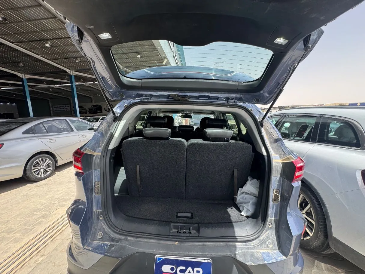Car image 18
