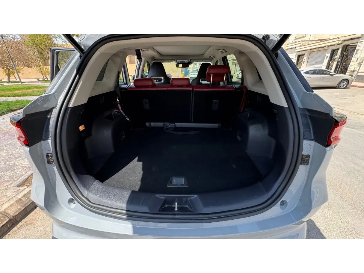 Car image 21