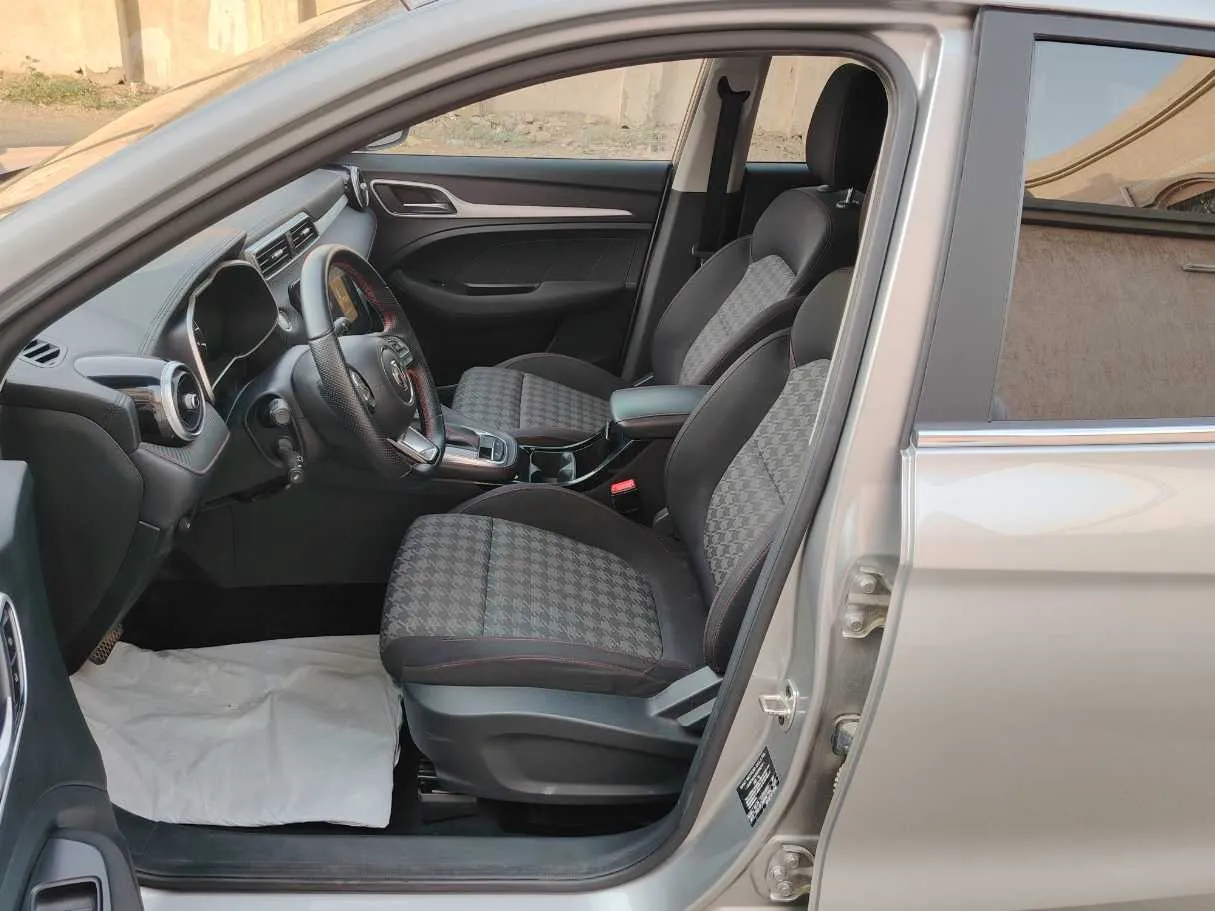 Car image 10