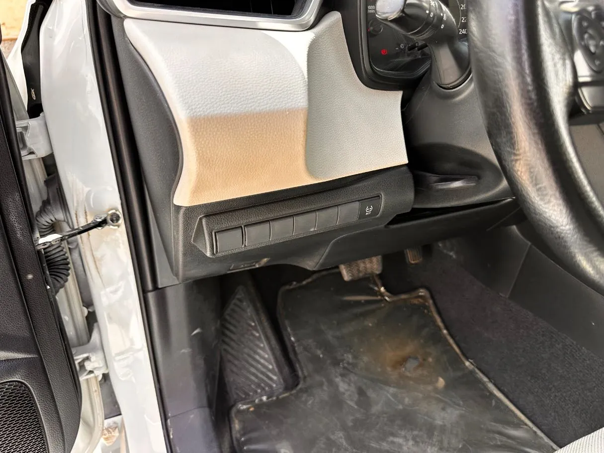 Car image 25
