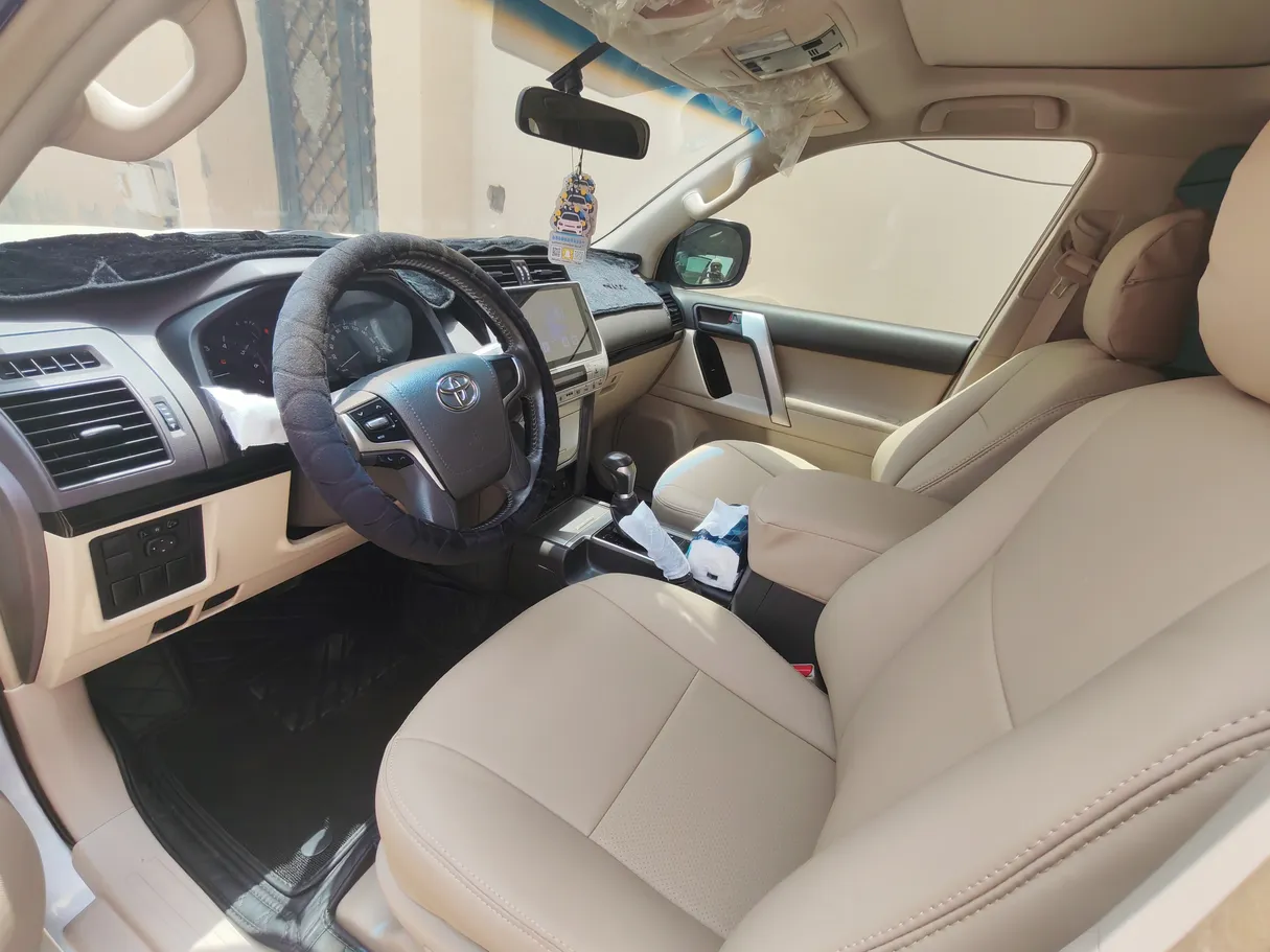 Car image 14