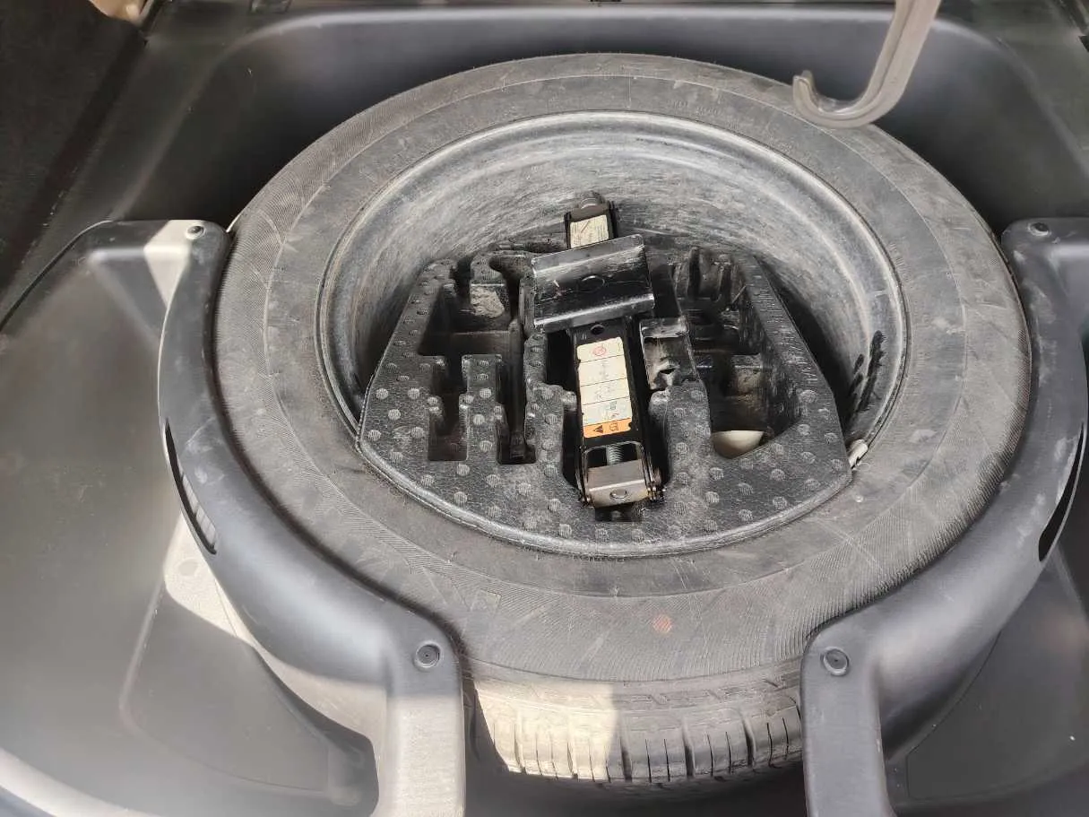 Car image 29