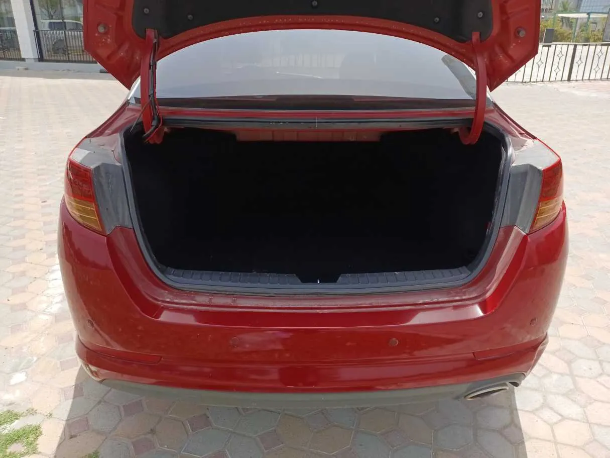Car image 19