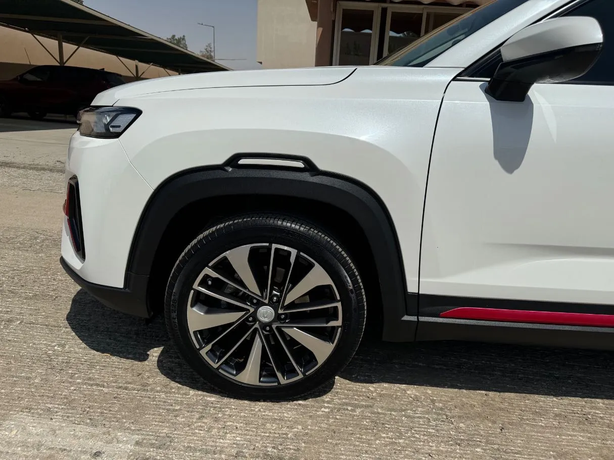 Car image 9