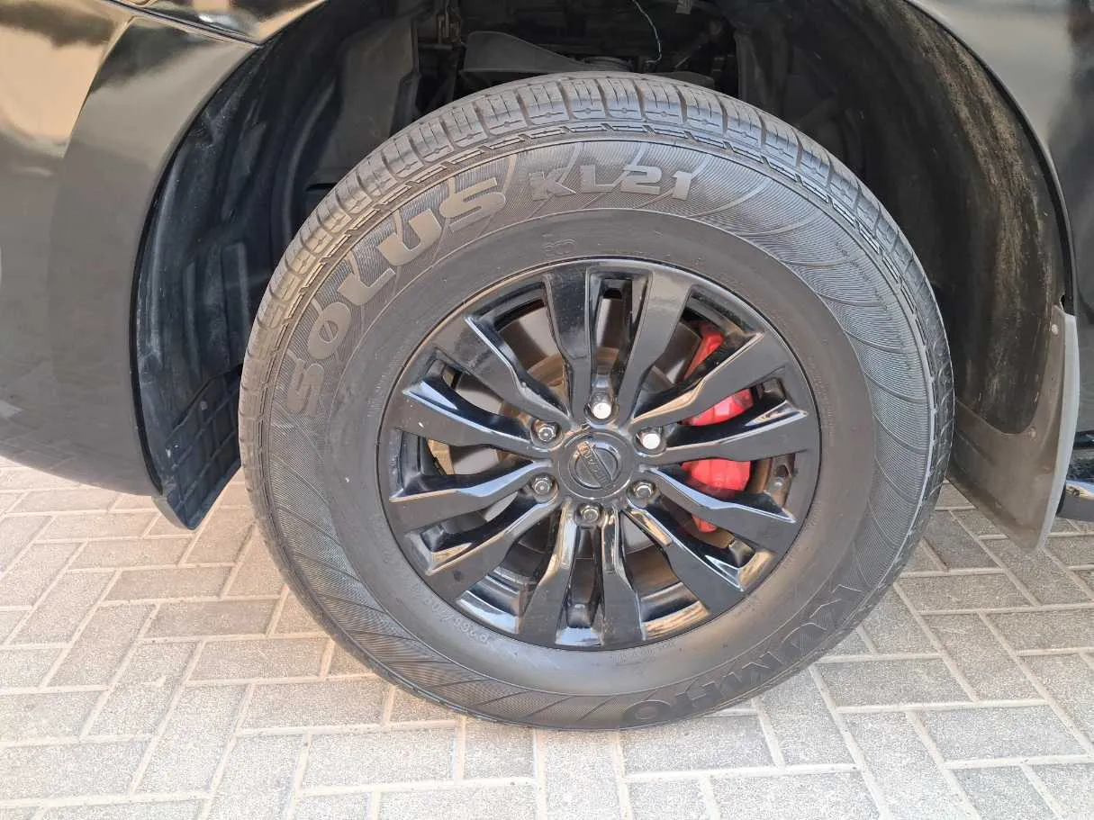 Car image 9