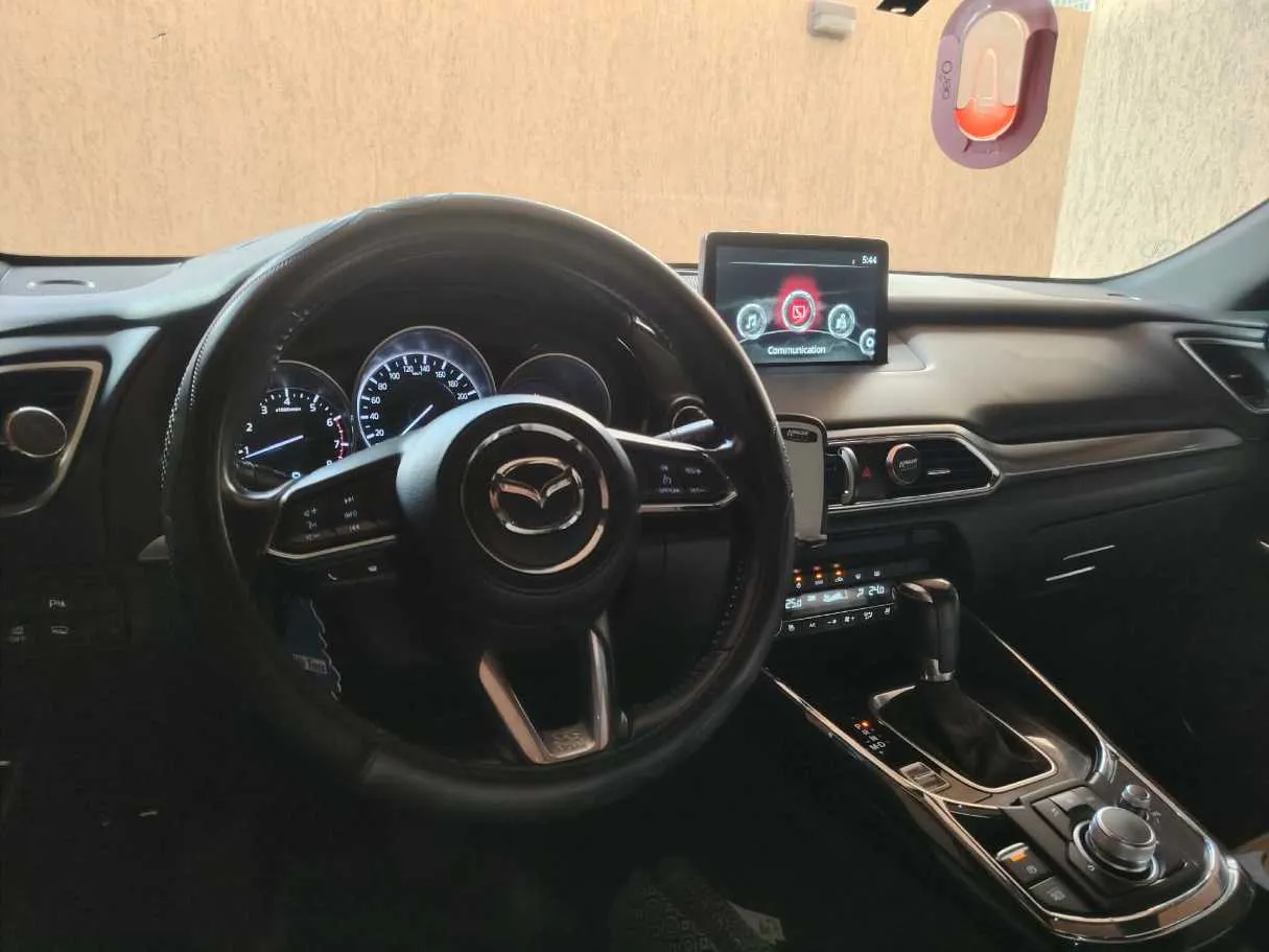 Car image 27