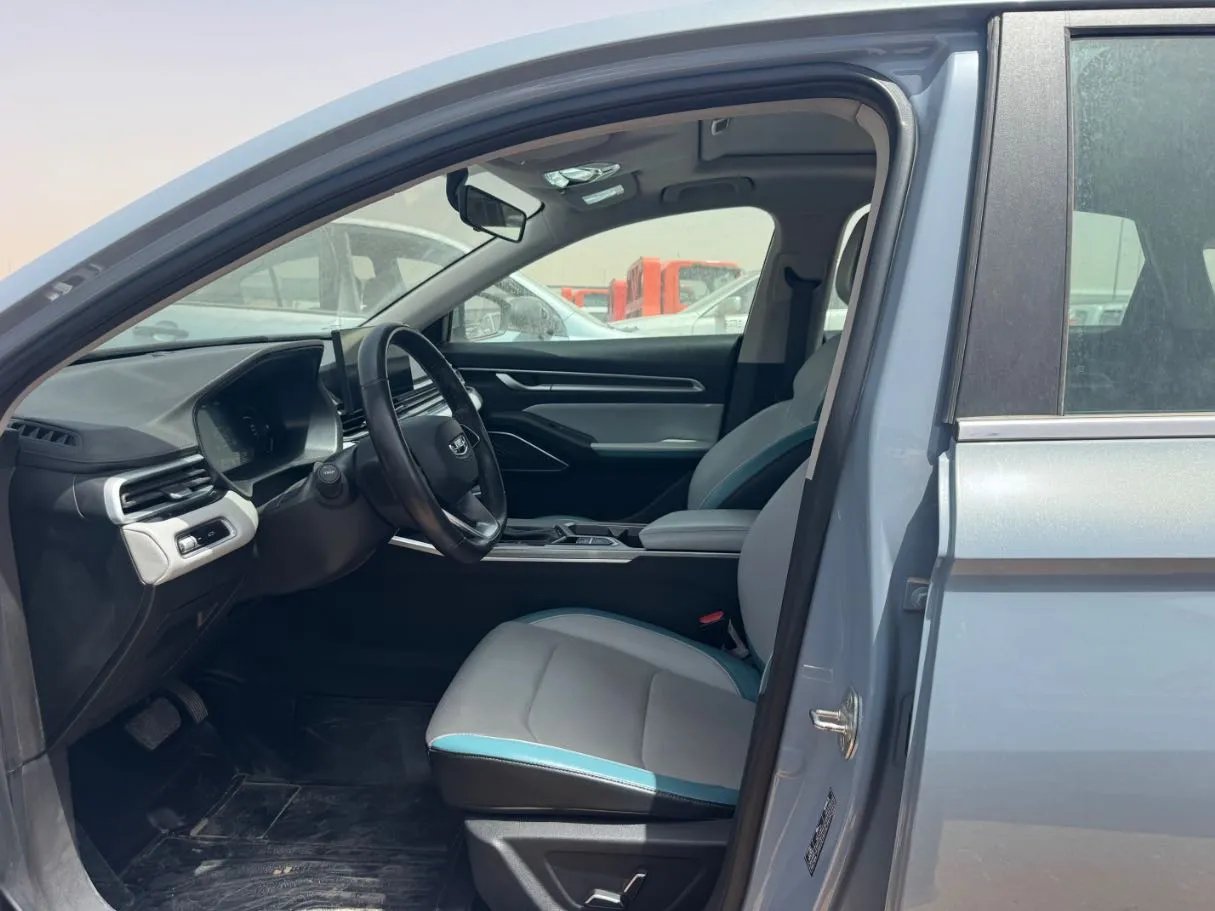 Car image 9