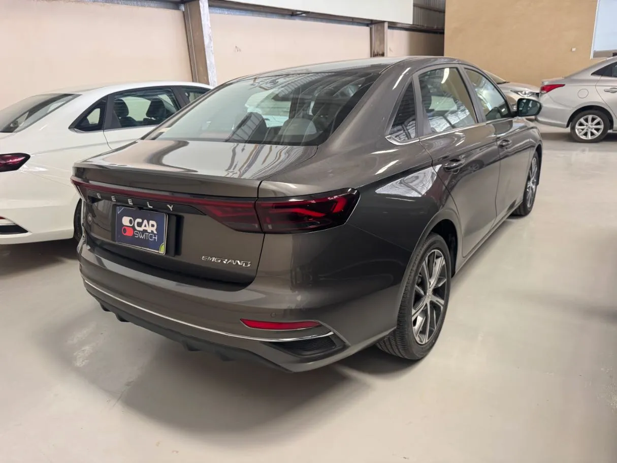 Car image 4