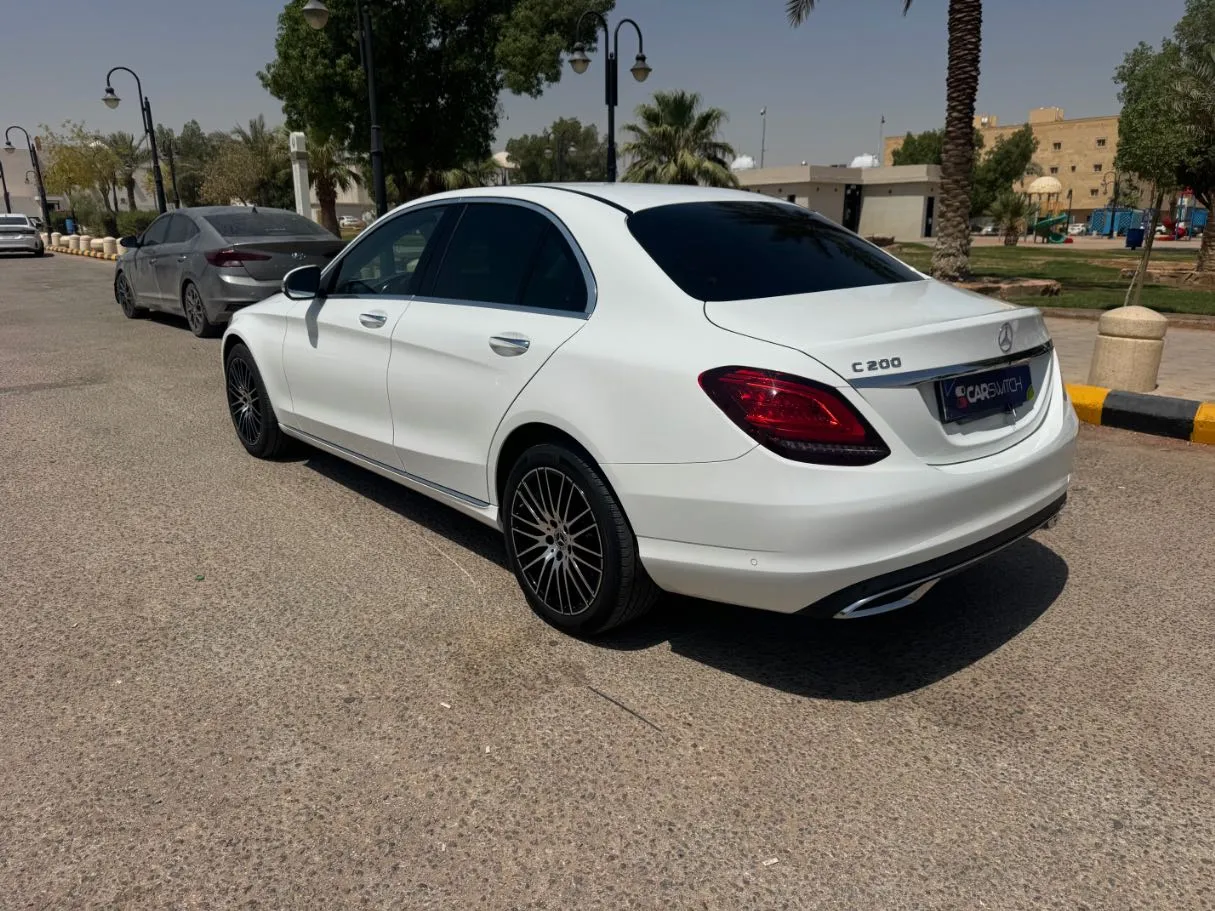 Car image 7