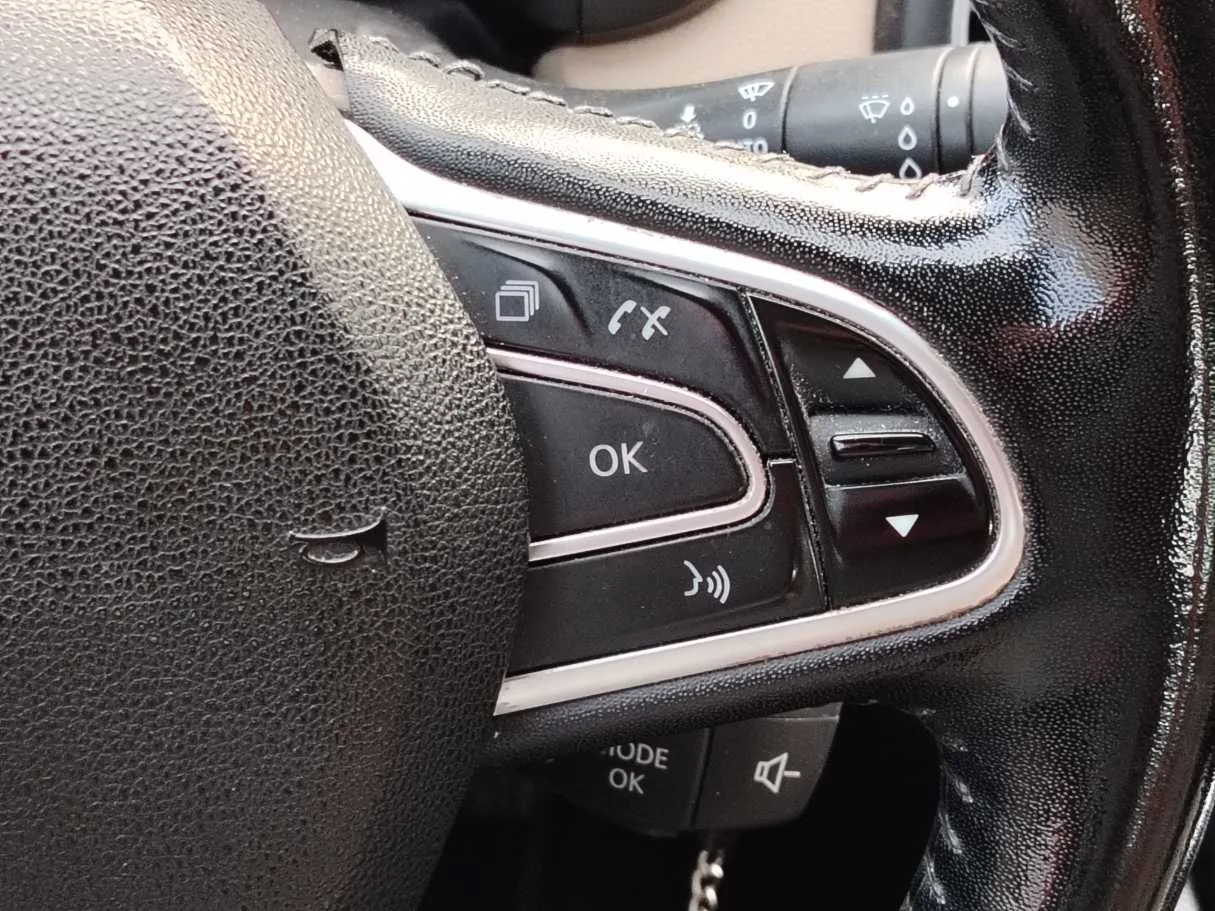 Car image 26