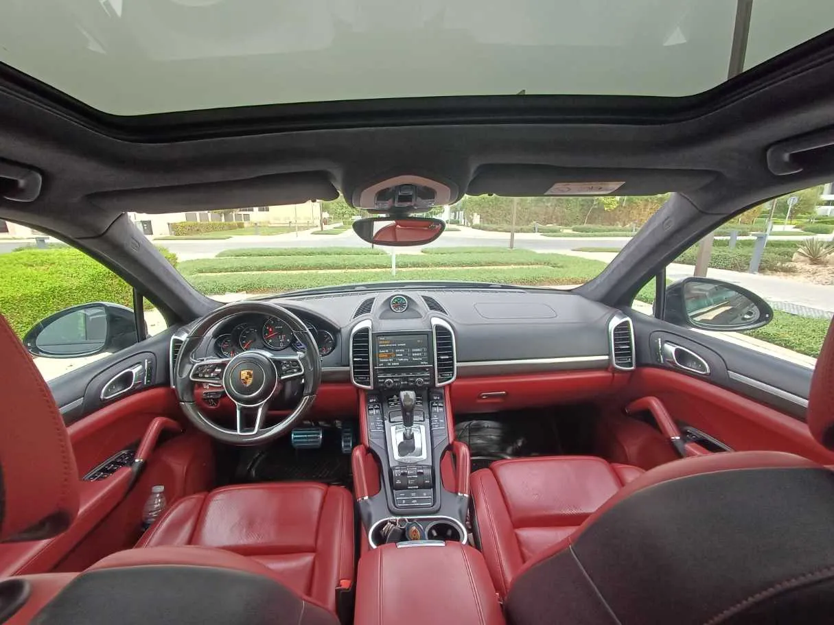 Car image 17