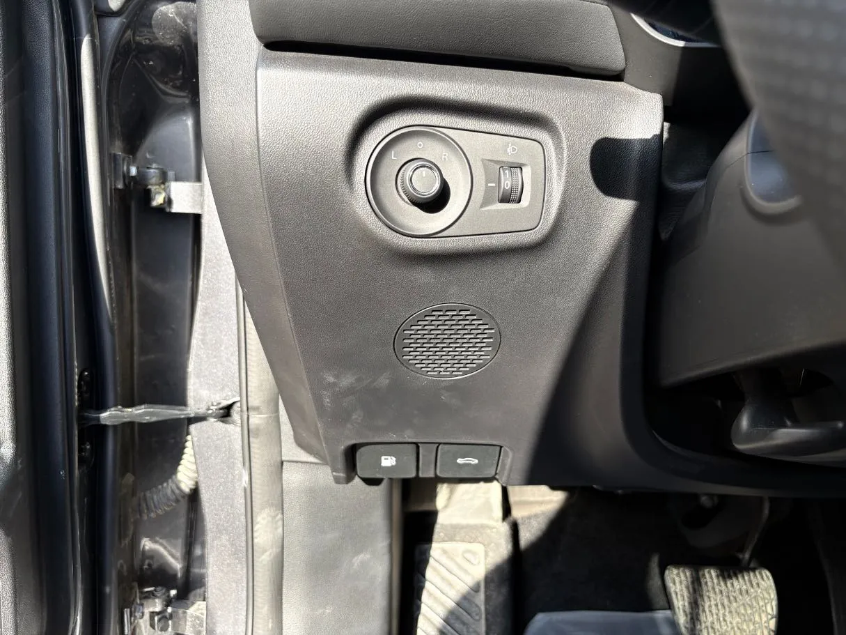 Car image 23