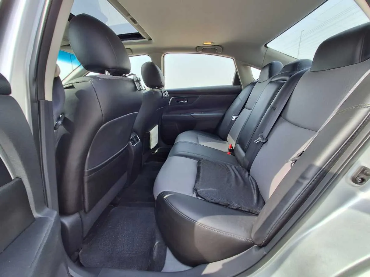 Car image 13