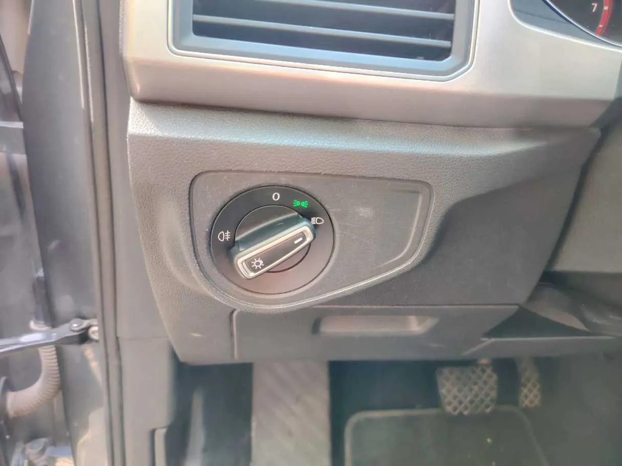 Car image 35