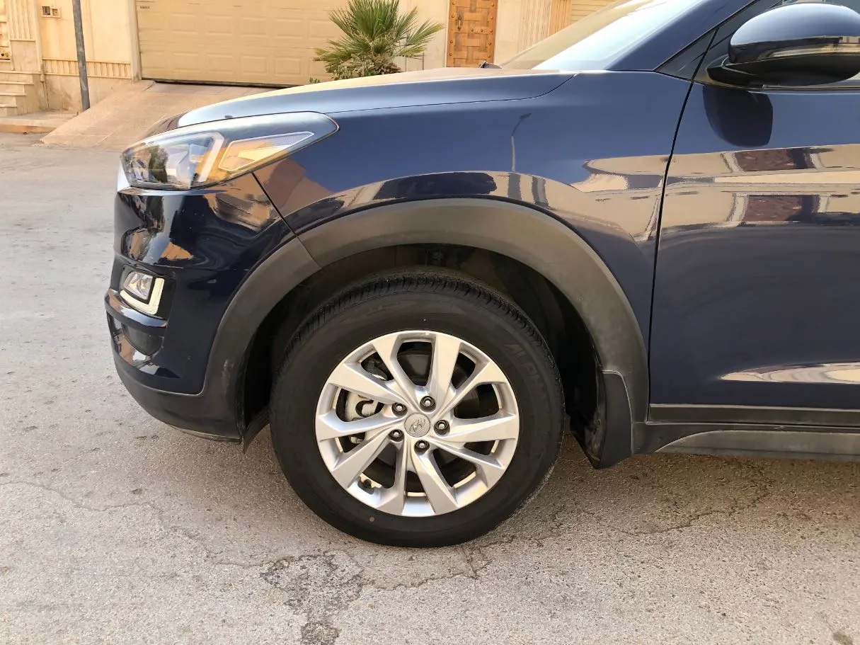 Car image 9